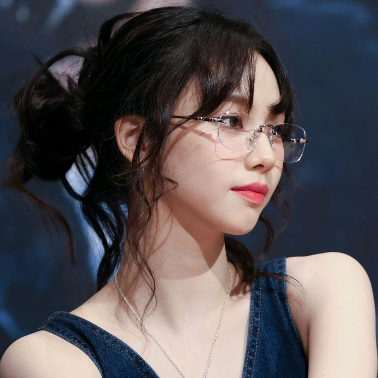 에스파 카리나 무테 안경 대만 팬미팅 연예인 선글라스 미우미우 프라다 크롬하츠 이미지