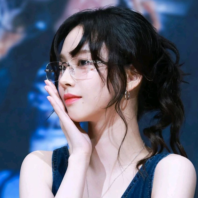 에스파 카리나 무테 안경 대만 팬미팅 연예인 선글라스 미우미우 프라다 크롬하츠 이미지