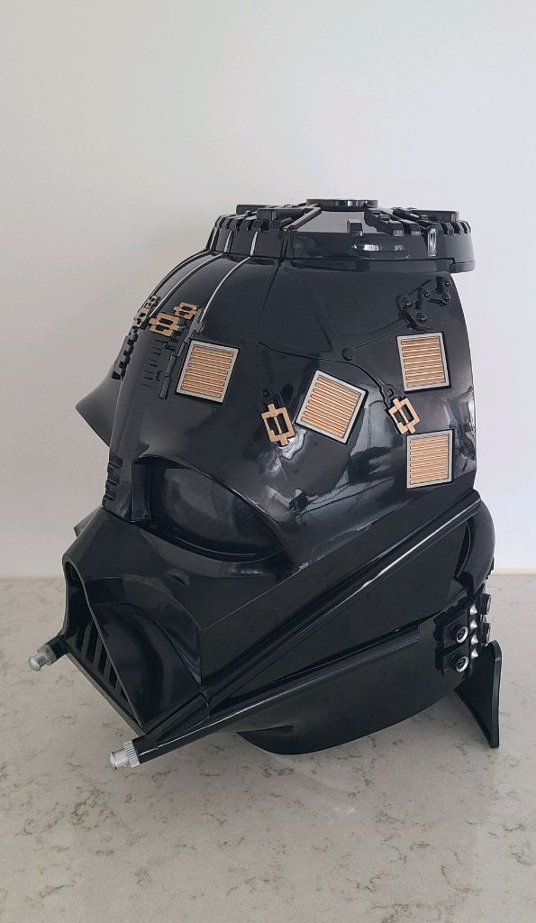 해즈브로(Hasbro)의 스타워즈 블랙 시리즈 다스 베이더 프리미엄 전자 헬멧 이미지