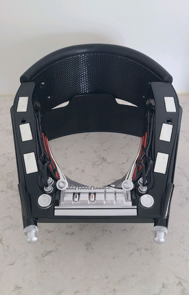 해즈브로(Hasbro)의 스타워즈 블랙 시리즈 다스 베이더 프리미엄 전자 헬멧 이미지