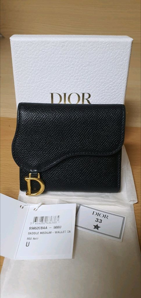 디올 새들 로투스 반지갑 정품S급(감정O)구찌프라다루이비통디올고야드샤넬셀린느보테가생로랑발렌시아가버버리가방 이미지