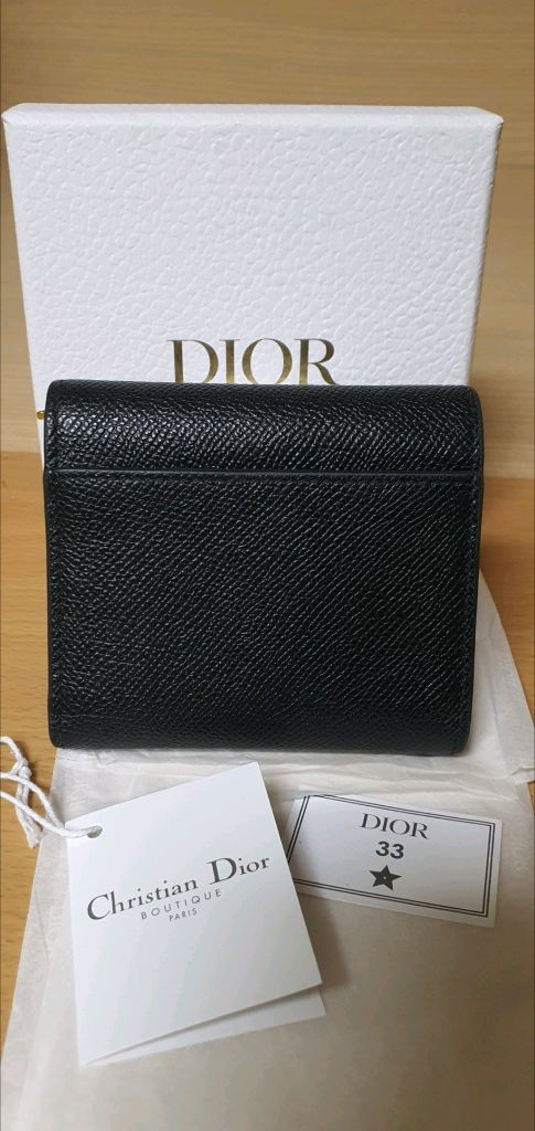 디올 새들 로투스 반지갑 정품S급(감정O)구찌프라다루이비통디올고야드샤넬셀린느보테가생로랑발렌시아가버버리가방 이미지