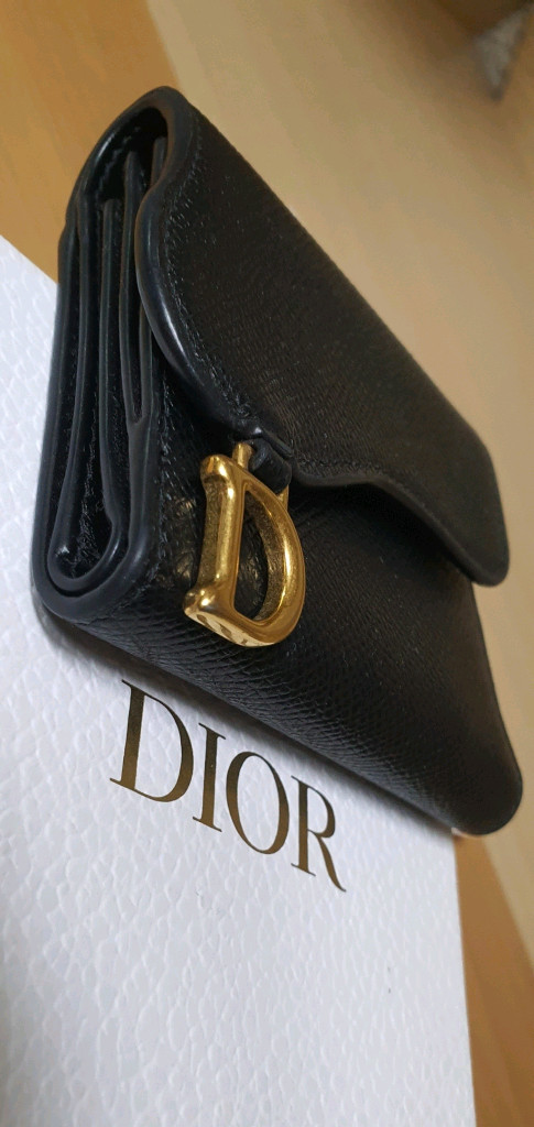 디올 새들 로투스 반지갑 정품S급(감정O)구찌프라다루이비통디올고야드샤넬셀린느보테가생로랑발렌시아가버버리가방 이미지