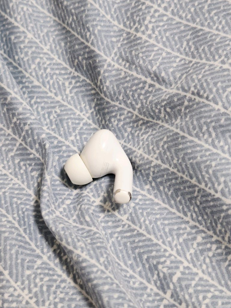 에어팟프로2 라이트닝 8핀 오른쪽 이미지