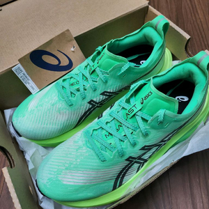 아식스 메가블라스트 250. 이미지