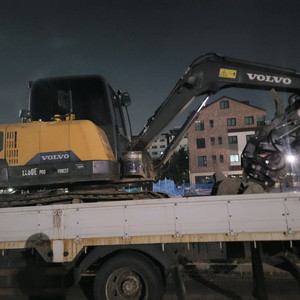 볼보 02굴삭기 포크레인 이미지