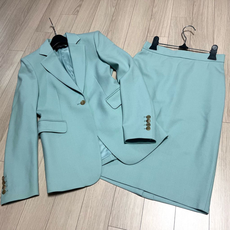 질스튜어트뉴욕 울 자켓 스커트 투피스 정장 세트 여성 셋업 민트 소라 오피스룩 출근룩 이미지