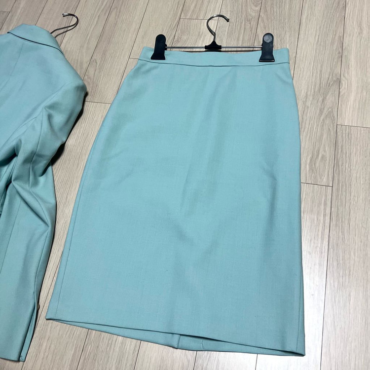 질스튜어트뉴욕 울 자켓 스커트 투피스 정장 세트 여성 셋업 민트 소라 오피스룩 출근룩 이미지