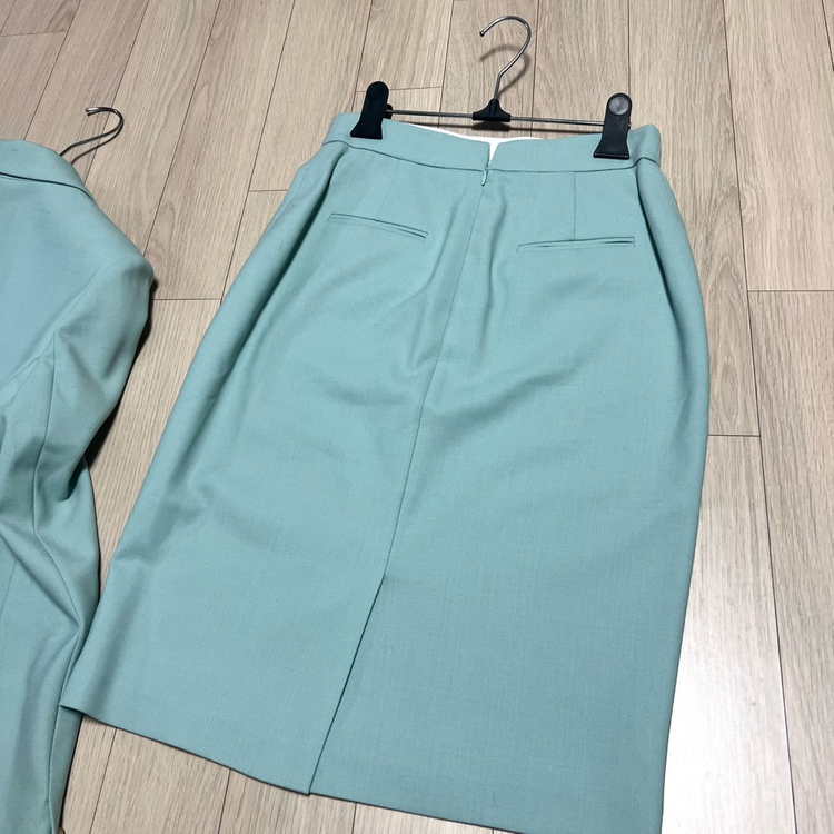 질스튜어트뉴욕 울 자켓 스커트 투피스 정장 세트 여성 셋업 민트 소라 오피스룩 출근룩 이미지