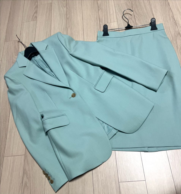 질스튜어트뉴욕 울 자켓 스커트 투피스 정장 세트 여성 셋업 민트 소라 오피스룩 출근룩 이미지