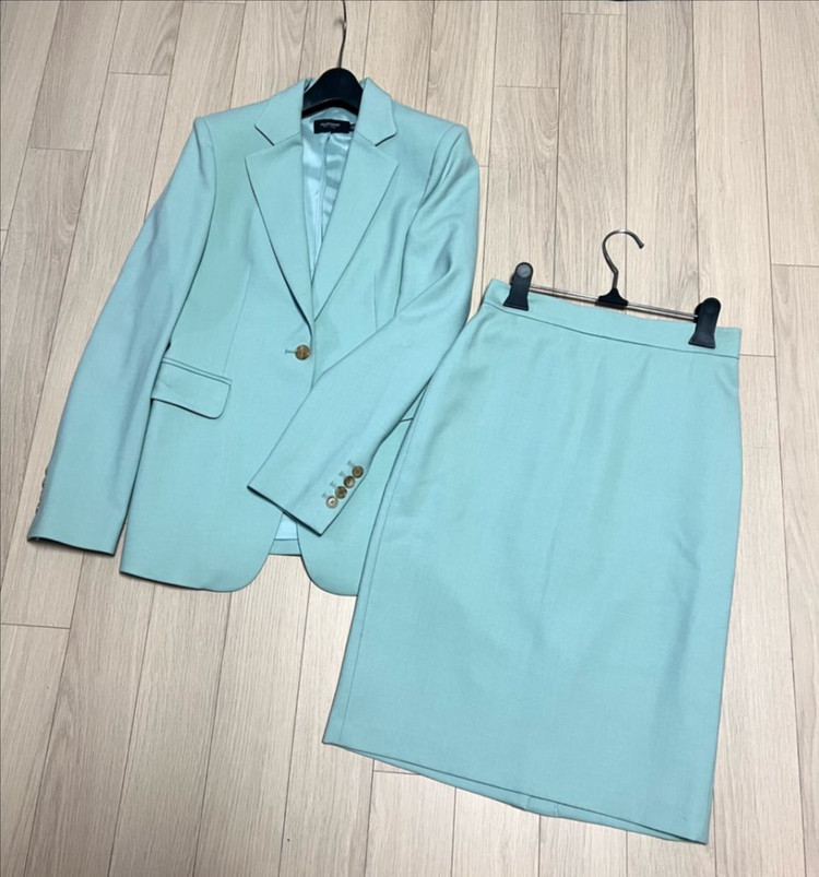질스튜어트뉴욕 울 자켓 스커트 투피스 정장 세트 여성 셋업 민트 소라 오피스룩 출근룩 이미지