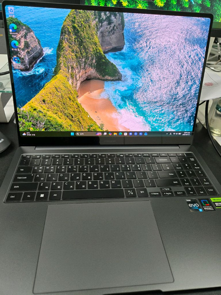 삼성 갤럭시북3 울트라 NT960XFH-X92A SSD1TB 램32GB RTX4070 고성능 노트북 이미지