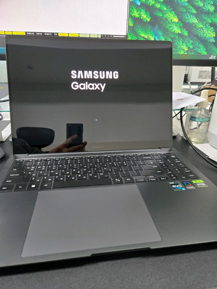삼성 갤럭시북3 울트라 NT960XFH-X92A SSD1TB 램32GB RTX4070 고성능 노트북 이미지