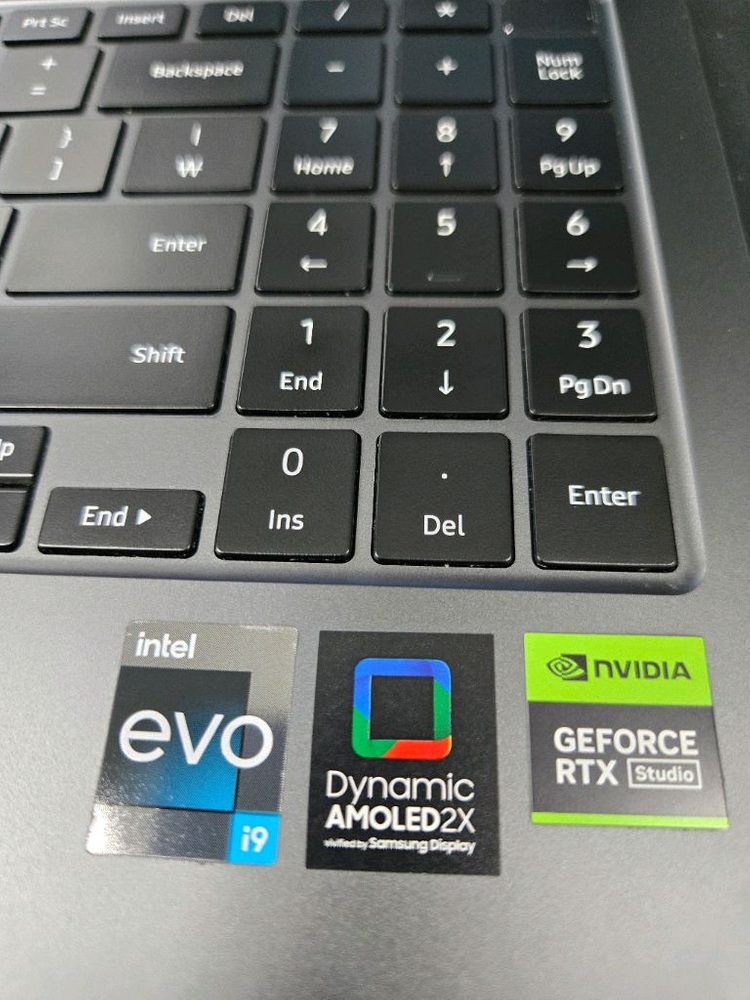 삼성 갤럭시북3 울트라 NT960XFH-X92A SSD1TB 램32GB RTX4070 고성능 노트북 이미지