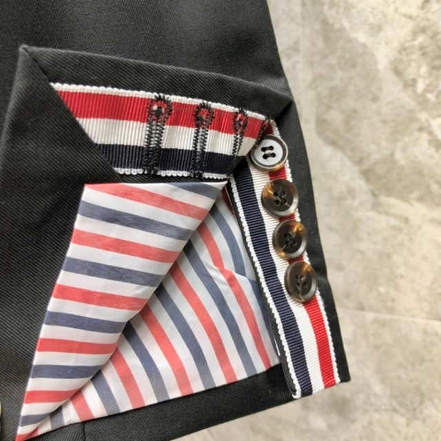 톰브라운 사선 남성 수트 정장 상의 2칼라 이미지