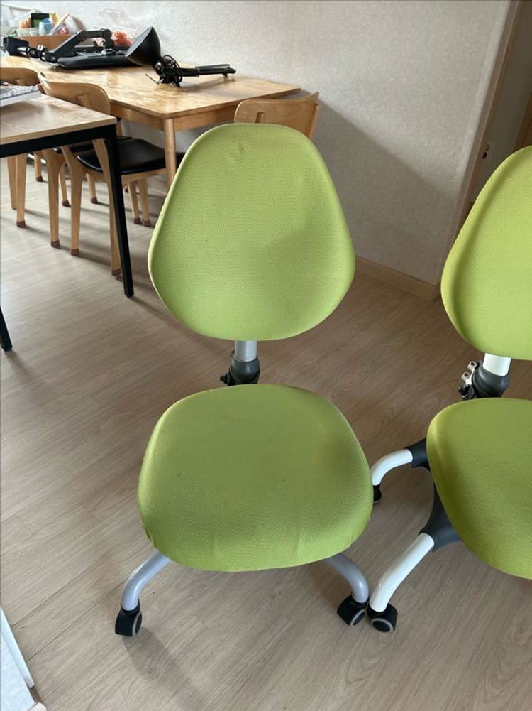 아동용 책상의자 2개 세트 니스툴그로우 이미지