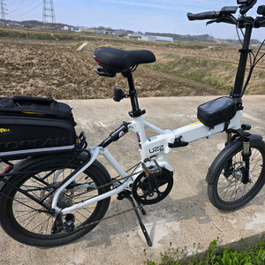 접이식 전기자전거 이미지