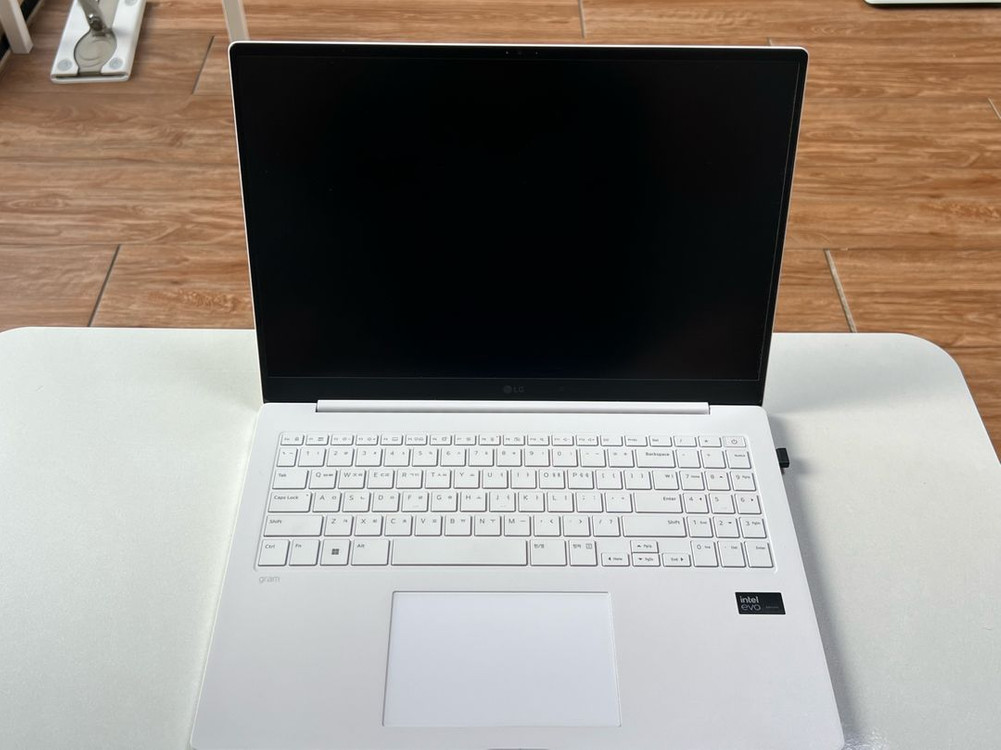 새상품급 LG 그램 프로 16인치 화이트 이미지
