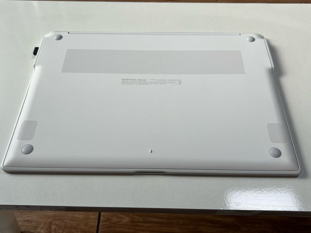 새상품급 LG 그램 프로 16인치 화이트 이미지