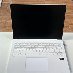 새상품급 LG 그램 프로 16인치 화이트 이미지