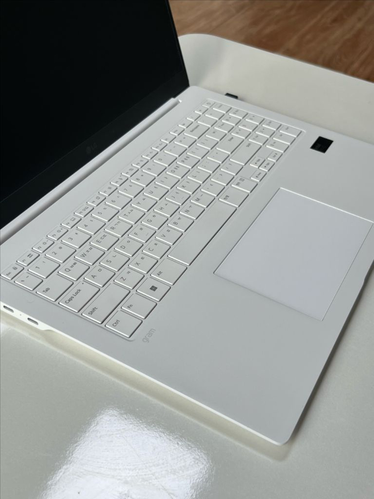 새상품급 LG 그램 프로 16인치 화이트 이미지