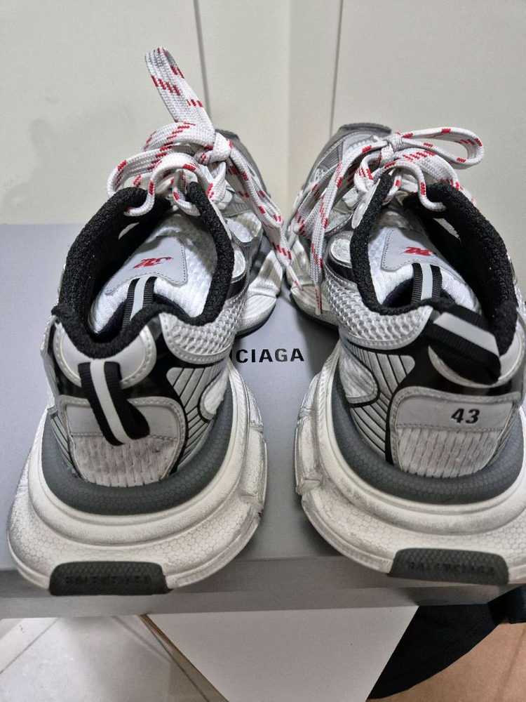 발렌시아가 3XL 43 그레이레드 이미지