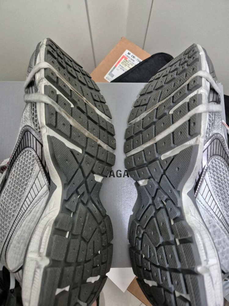 발렌시아가 3XL 43 그레이레드 이미지