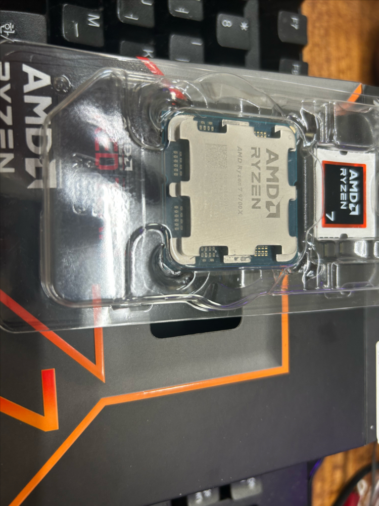 AMD 9700X 이미지