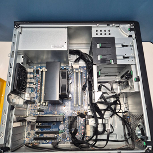 Z440 E5-2660 V3 반본체 판매합니다. 이미지