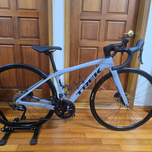 트렉 도마니 SL5 2024 풀카본 로드 자전거 이미지