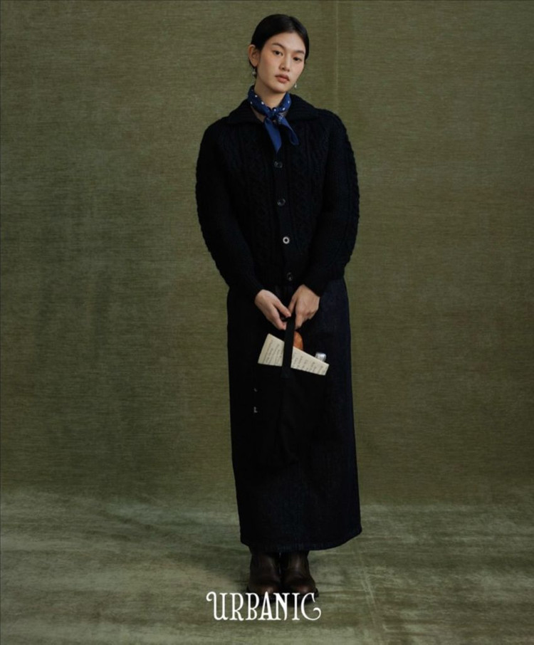 얼바닉30 25 홀리데이 에디션 바게트백 판매 이미지