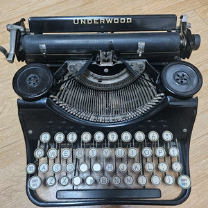 1933년제 언더우드 영문 타자기(실사용 가능) 이미지