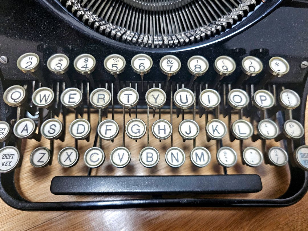 1933년제 언더우드 영문 타자기(실사용 가능) 이미지