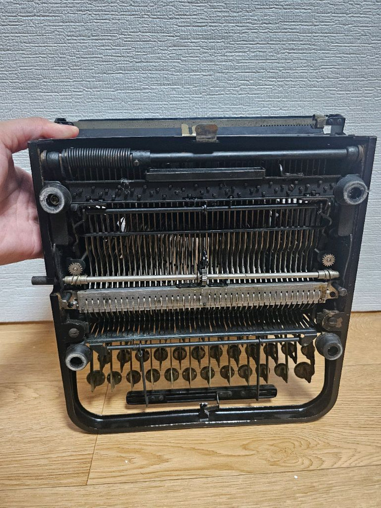 1933년제 언더우드 영문 타자기(실사용 가능) 이미지