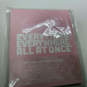 에에올 에브리씽 에브리웨어 올 앳 원스 대사집 대본집 이미지