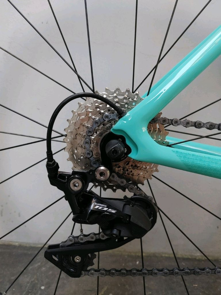 상태좋은 23년 비앙키 스프린트 시마노 105 카본로드자전거 50사이즈 팔아요. 이미지