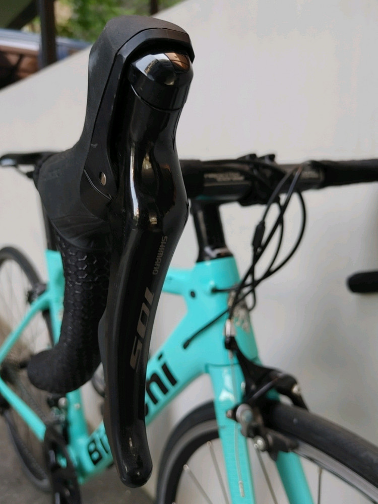 상태좋은 23년 비앙키 스프린트 시마노 105 카본로드자전거 50사이즈 팔아요. 이미지