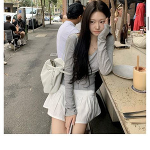 리즈leeds Sophie v-neck tee 소피 브이넥 티셔츠 멜란지그레이 아이보리 이미지