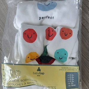 택포)새제품!베이비Gap 신생아 바디수트 3종 세트(0-3m) 이미지