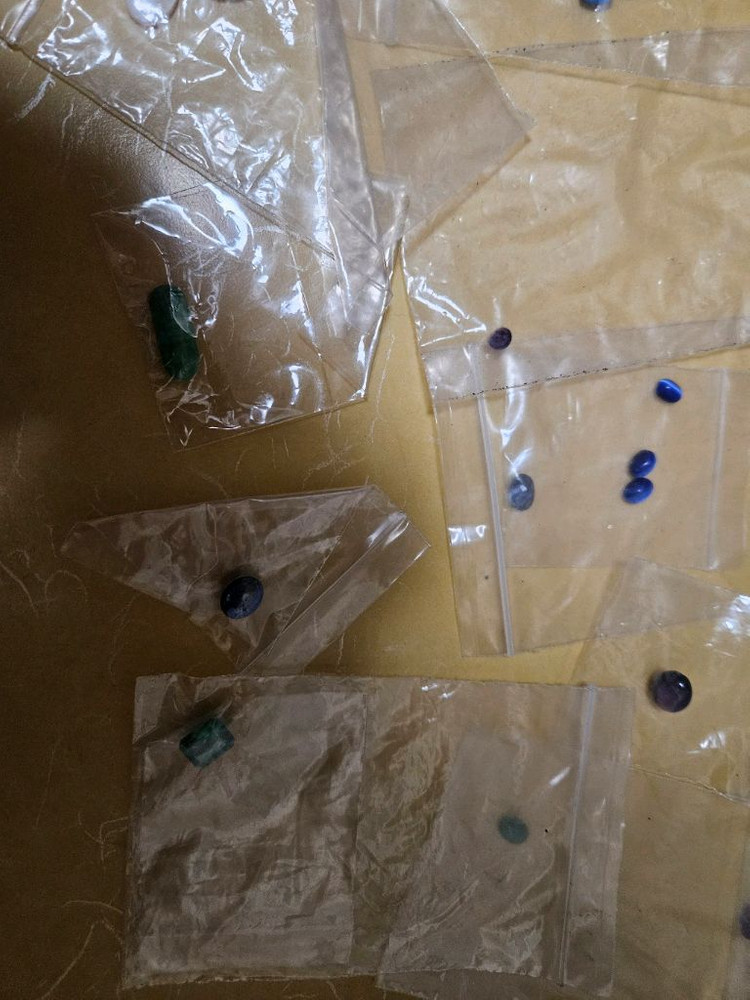 다양한 합성보석류 루비.사파이어.오팔.가넷.문스톤.스피넬.자수정.큐빅류 등 일괄 이미지