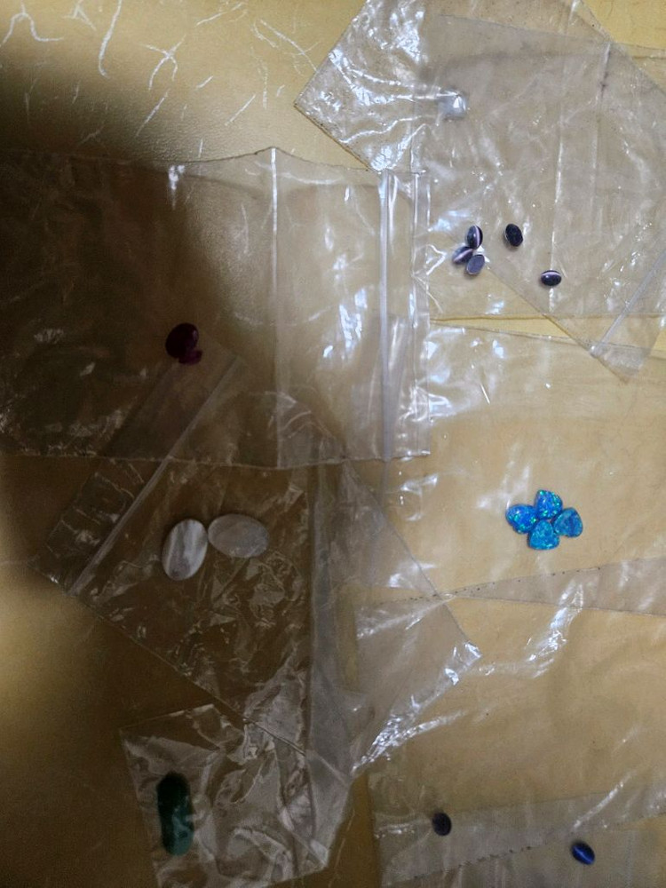 다양한 합성보석류 루비.사파이어.오팔.가넷.문스톤.스피넬.자수정.큐빅류 등 일괄 이미지