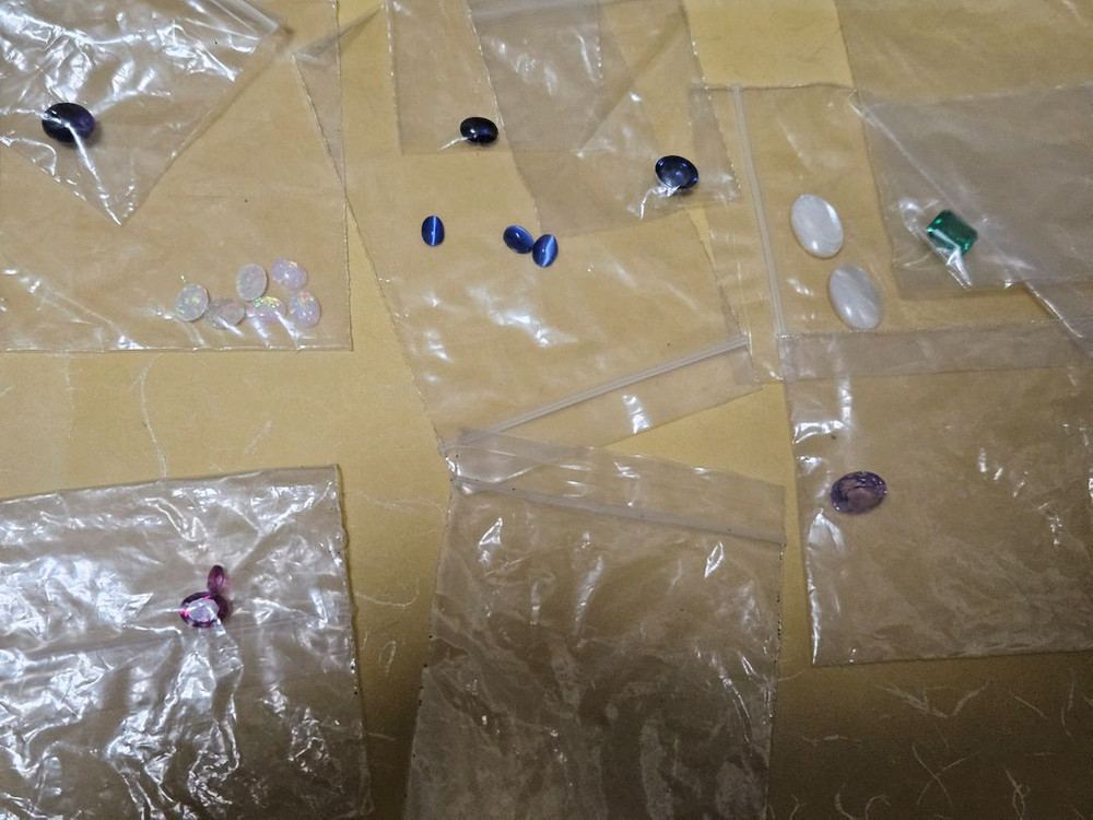 다양한 합성보석류 루비.사파이어.오팔.가넷.문스톤.스피넬.자수정.큐빅류 등 일괄 이미지