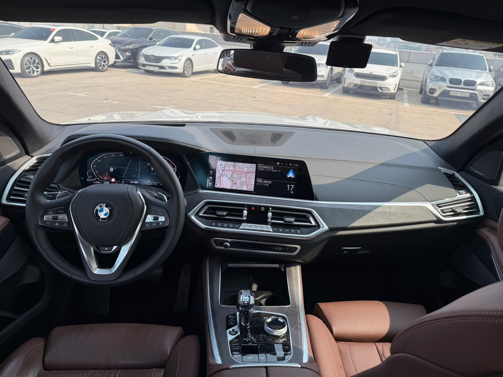 BMW X5 (G05) xDrive 30d xLine 23년 04월 48051km 완전무사고 흰색 브라운시트 입니다 이미지