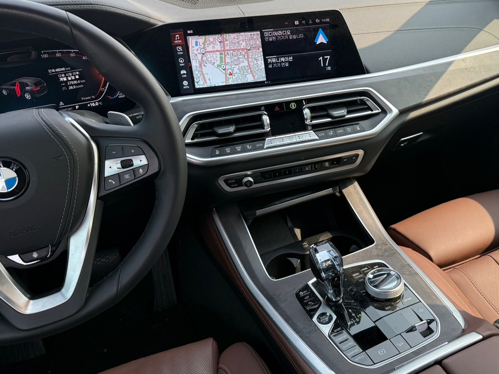 BMW X5 (G05) xDrive 30d xLine 23년 04월 48051km 완전무사고 흰색 브라운시트 입니다 이미지