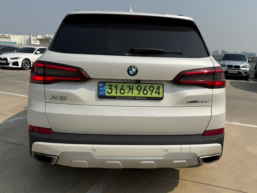 BMW X5 (G05) xDrive 30d xLine 23년 04월 48051km 완전무사고 흰색 브라운시트 입니다 이미지
