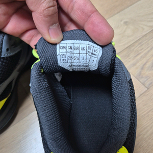 요넥스 배드민턴화 235 이미지