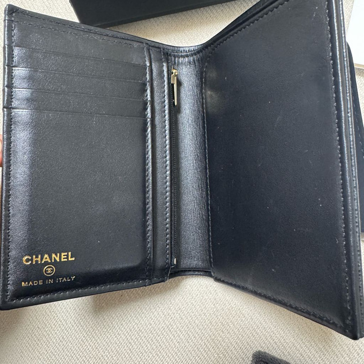 샤넬 클래식 캐비어 여권지갑 반지갑 내장칩 이미지