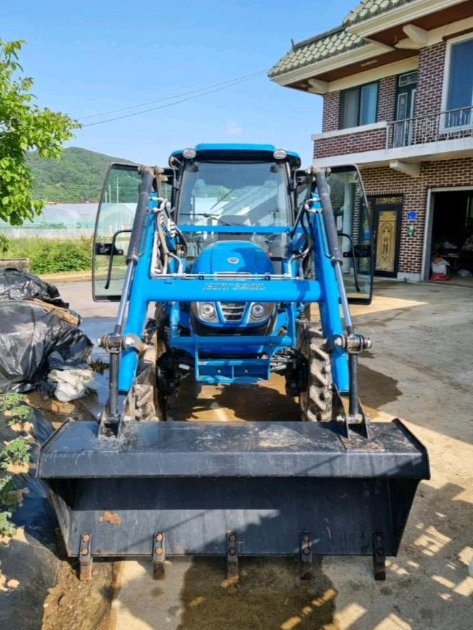 LS트랙터 48마력 A급 판매합니다. 이미지