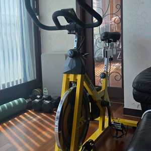 실내 사이클링 자전거 이미지