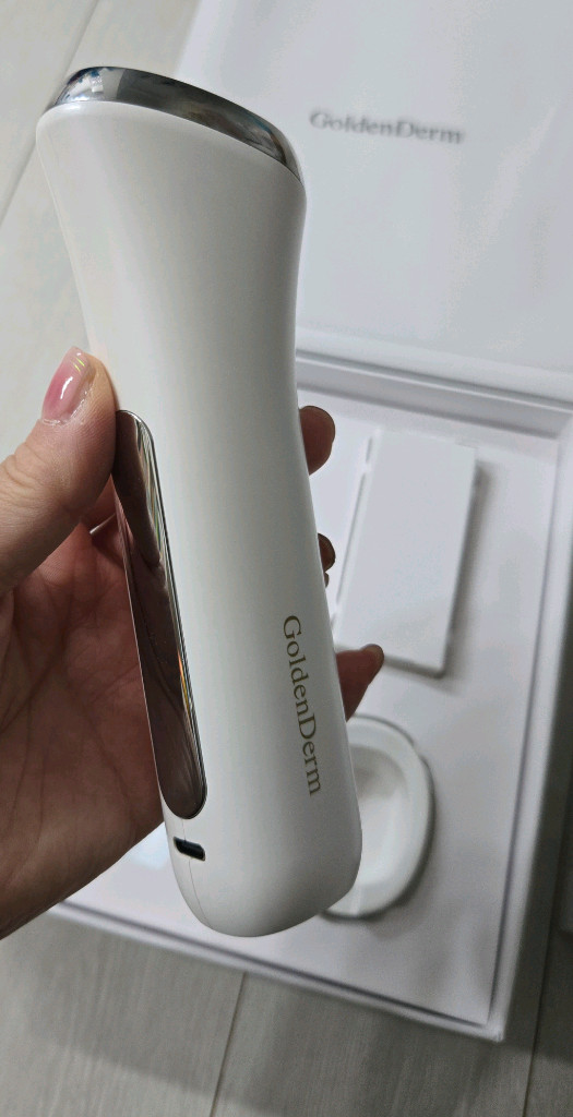 가격내림 택포) 거의새것 골든덤 지엔알 부스터 갈바닉 고주파 리프팅 뷰티디바이스 (미개봉 앰플3개+전용파우치) 이미지